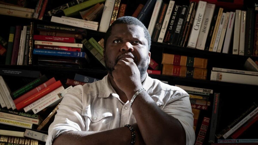 El escritor haitiano Th&eacute;lyson Or&eacute;lien niega el uso de IA pero admite los plagios