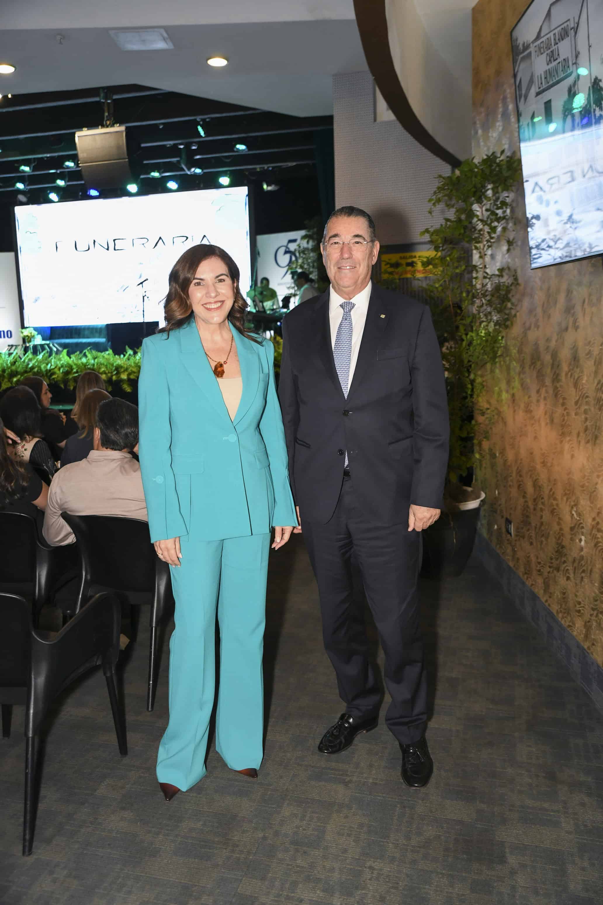 Theresa Sullivan y Juan Manuel Mart&iacute;n de Oliva.
