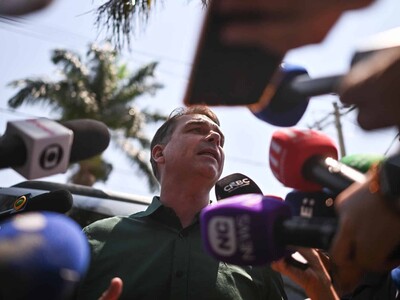 Jair Bolsonaro está "muy contento" con elecciones en Brasil, hijo