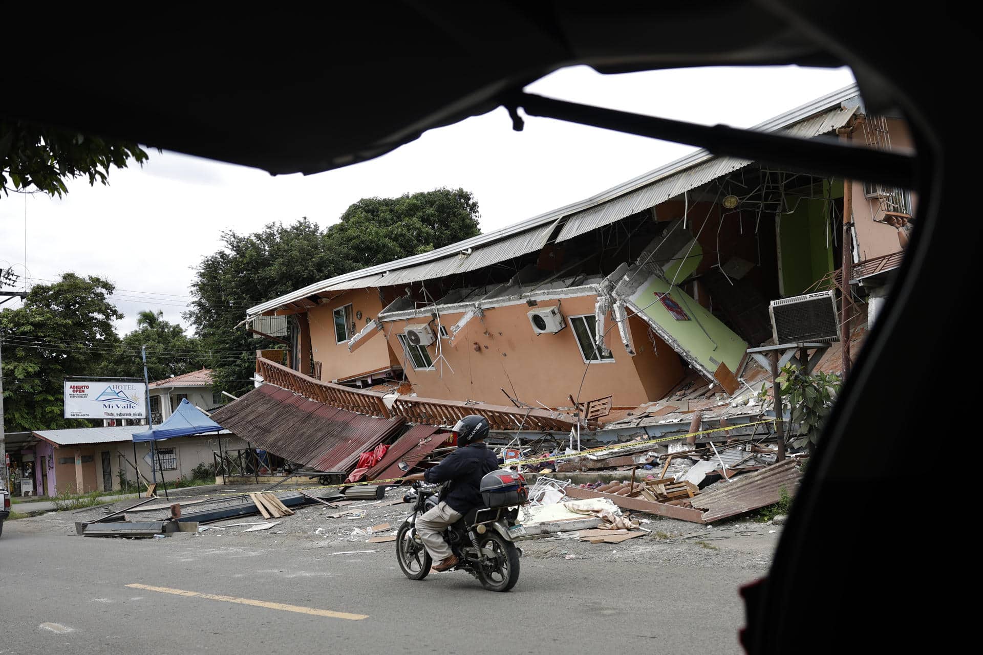 Fotografía que muestra este domingo los daños en casas ocasionados por el terremoto de magnitud 7.7 ocurrido el viernes en Tonosí (Panamá).