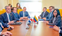 Abinader negocia compra de combustibles a Venezuela