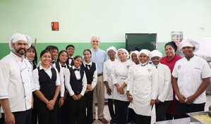 Educaci&oacute;n busca fortalecer formaci&oacute;n en hoteler&iacute;a y turismo para facilitar inserci&oacute;n laboral