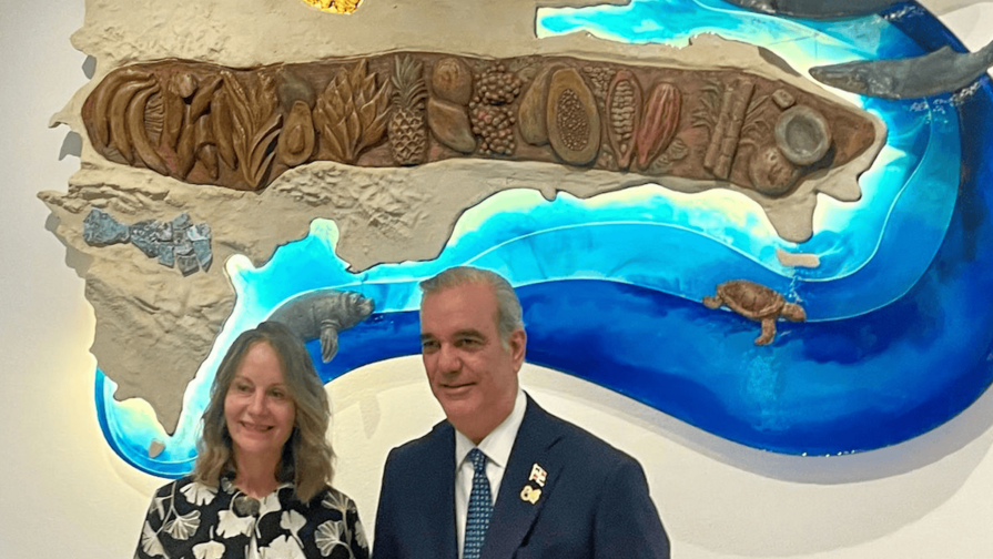 Abinader inaugura el Sal&oacute;n Dominicano en la FAO con una obra de Victoria Thomen