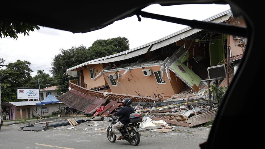 Sismo de magnitud 6.1 sacudió a la noche del lunes Panamá tras más de 400 réplicas Sismo de magnitud 6.1 sacudió a la noche del lunes Panamá tras más de 400 réplicas