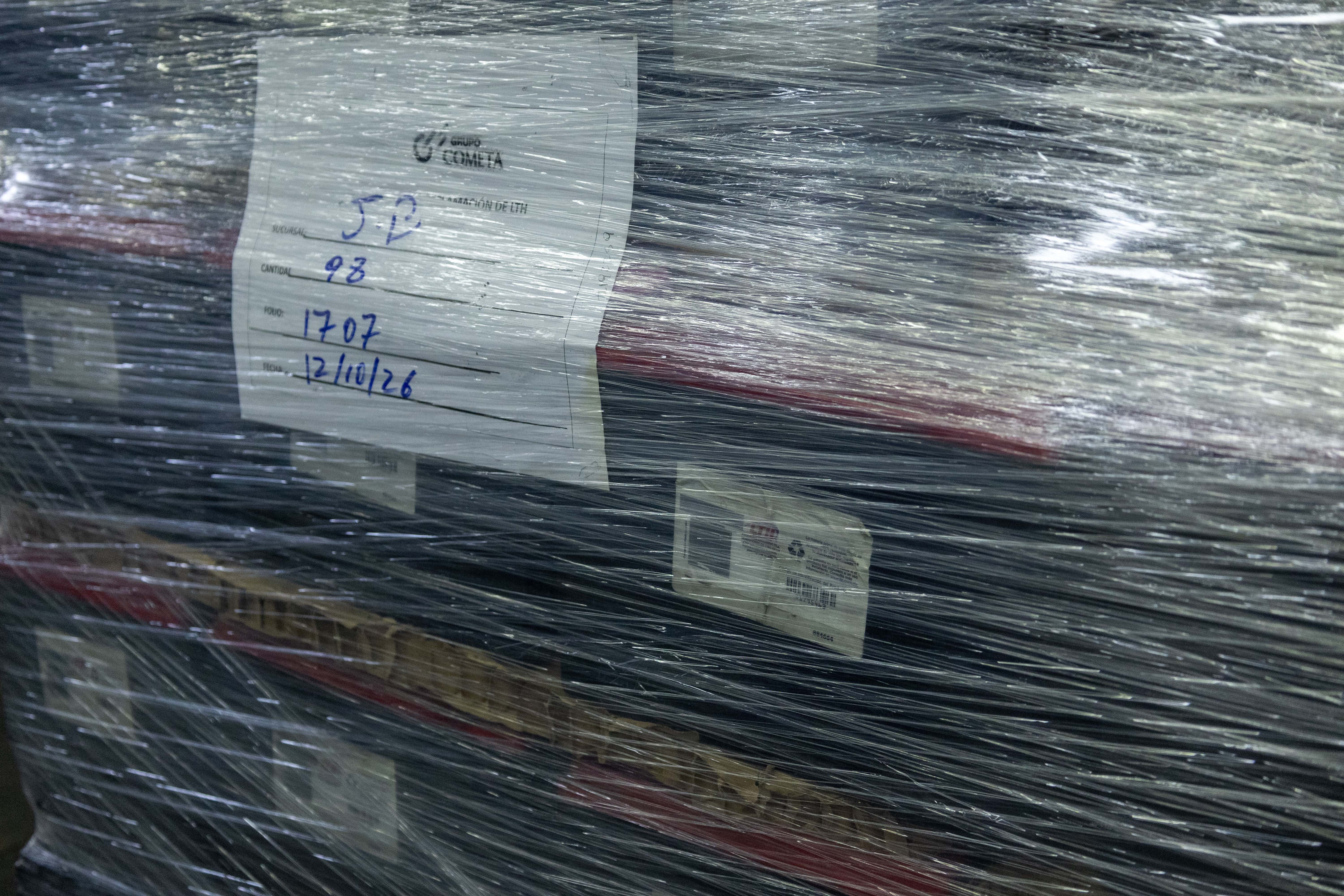 Baterías usadas paletizadas y plastificadas para luego ser exportadas.