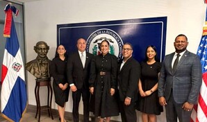 Consulado dominicano en Houston recibe busto de Juan Pablo Duarte para promover valores patri&oacute;ticos
