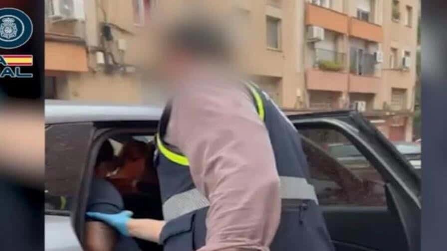 Desarticulan en Espa&ntilde;a red que llevaba dominicanos a Europa con pasaportes colombianos fraudulentos
