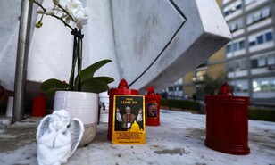 El papa Le&oacute;n XIV ya camina y come normalmente tras ser operado de c&aacute;ncer de pulm&oacute;n