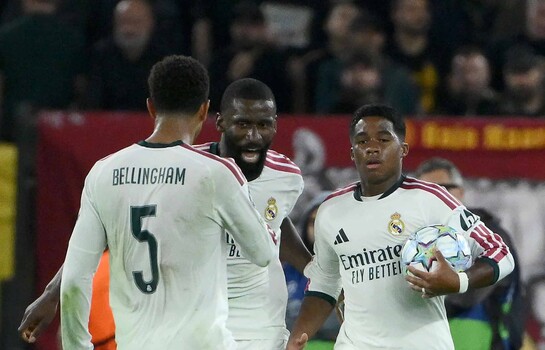 Tres goles en siete minutos dan triunfo al Real Madrid 4-3 sobre la Roma en la Liga de Campeones