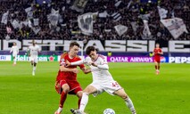 El Liverpool se pasea en Austria con exhibici&oacute;n de Barcola y gol de Ara&uacute;jo