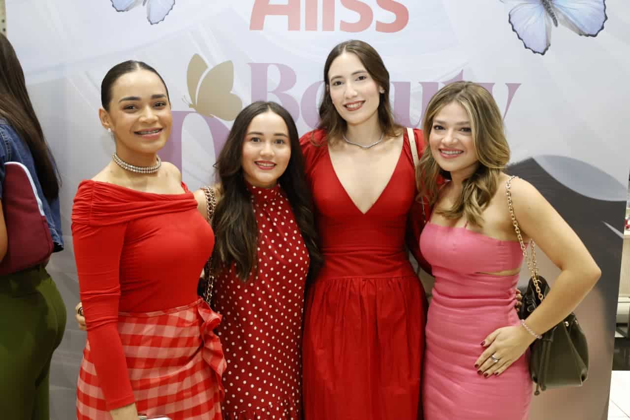 Raysa Carolina Sánchez, Franchesca Morel, Krystie Amiama y Claudine Reyes.