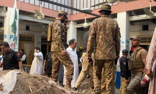 Mueren 32 alumnos y una profesora al derrumbarse el techo de un colegio en Pakist&aacute;n