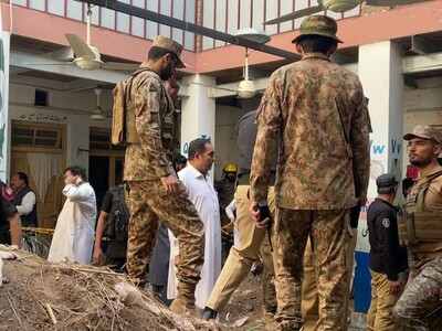 27 alumnos y un docente mueren aplastados por un techo en Pakistán