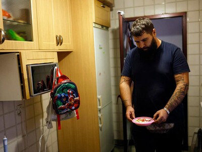 "¿Dónde voy a ir?" Crisis de la vivienda en España trunca vidas