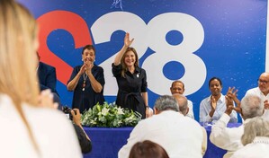 Carolina Mej&iacute;a recibe respaldo de dirigente pol&iacute;tica Besaida Manola Santana de B&aacute;ez