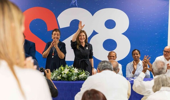 Carolina Mej&iacute;a recibe respaldo de dirigente pol&iacute;tica Besaida Manola Santana de B&aacute;ez