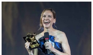 La actriz Hilary Swank, embarazada de su tercer hijo a los 52 a&ntilde;os