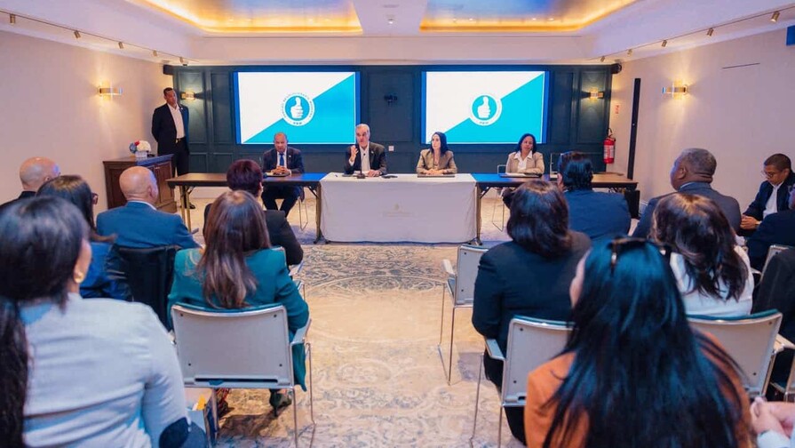 Abinader pide a aspirantes presidenciales del PRM no atacarse entre ellos ni desmeritarse entre s&iacute;