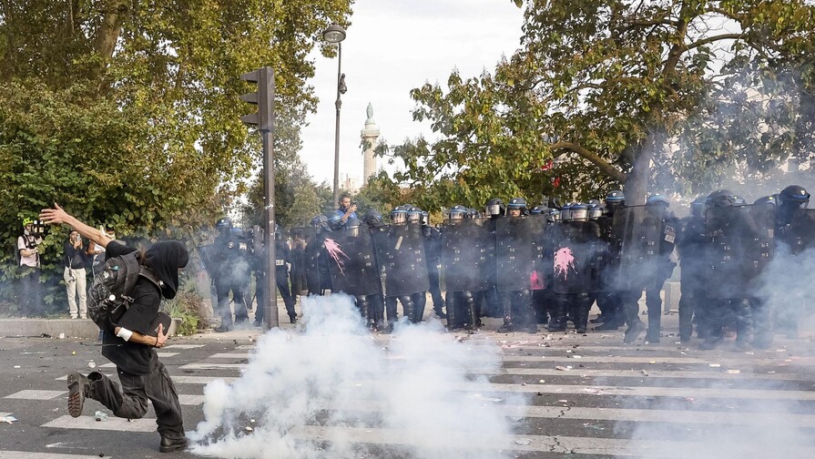 Primer ministro franc&eacute;s denuncia la violencia urbana de las protestas de liceos