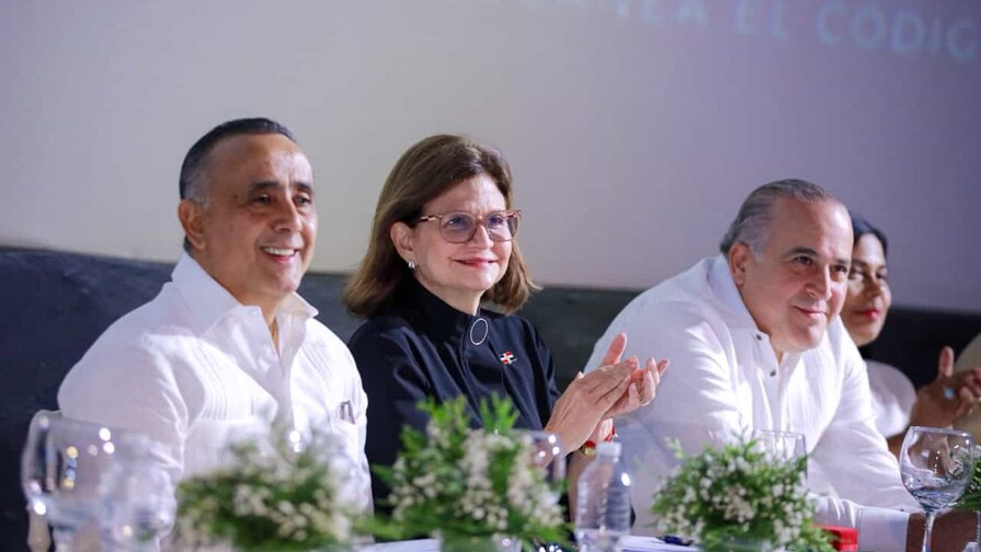 Raquel Peña se reúne con representantes de sectores productivos y sociales en María Trinidad Sánchez Raquel Peña se reúne con representantes de sectores productivos y sociales en María Trinidad Sánchez
