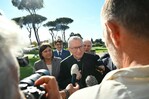 El papa celebra misa en el hospital después de la operación de cáncer