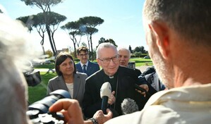 El papa celebra misa en el hospital despu&eacute;s de la operaci&oacute;n de c&aacute;ncer