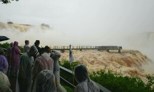Cierran temporalmente cataratas del Iguaz&uacute; por crecidas en Argentina debido al El Ni&ntilde;o