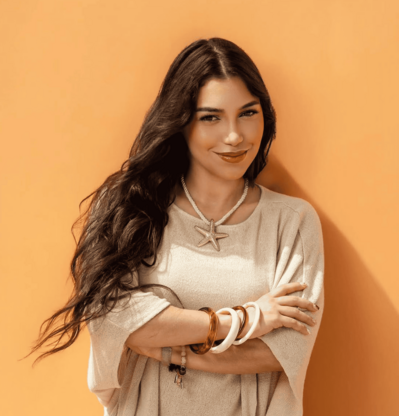 Esposa de Nfasis debuta en la m&uacute;sica cristiana y supera 500 mil vistas en cuatro d&iacute;as