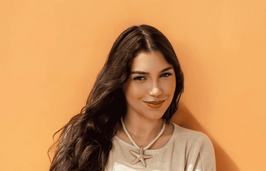 Esposa de Nfasis debuta en la m&uacute;sica cristiana y supera 500 mil vistas en cuatro d&iacute;as