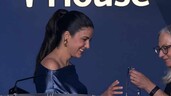 La disidente cubana Rosa Mar&iacute;a Pay&aacute;, recibe el premio por su lucha por la libertad