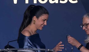 La disidente cubana Rosa Mar&iacute;a Pay&aacute;, recibe el premio por su lucha por la libertad