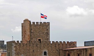 Las murallas que protegieron la primera ciudad europea de Am&eacute;rica