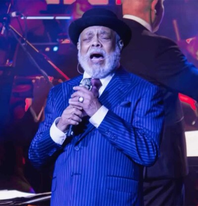 Francisco C&eacute;spedes casi se desmaya en concierto; su equipo aclara qu&eacute; ocurri&oacute;