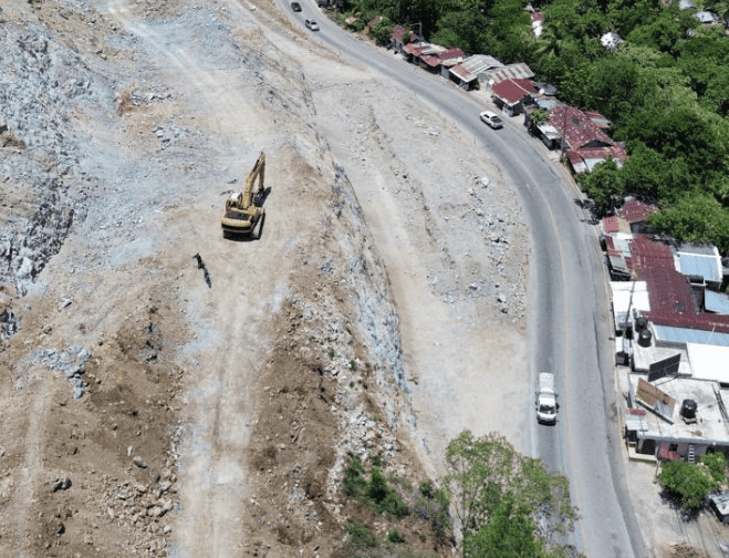 Obras Públicas avanza en la liberación de terrenos para ampliar la carretera Jarabacoa-La Vega Obras Públicas avanza en la liberación de terrenos para ampliar la carretera Jarabacoa-La Vega