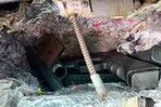 Arrestan hombre con armas y municiones ocultas en compartimento secreto de una camioneta