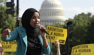 Congresista dem&oacute;crata investigada por el Gobierno Trump abandonar&aacute; su casa por seguridad