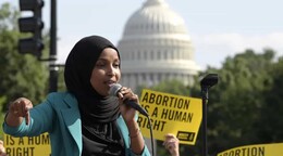 Abogados de la congresista Ilhan Omar cuestionan la legalidad del allanamiento a su casa