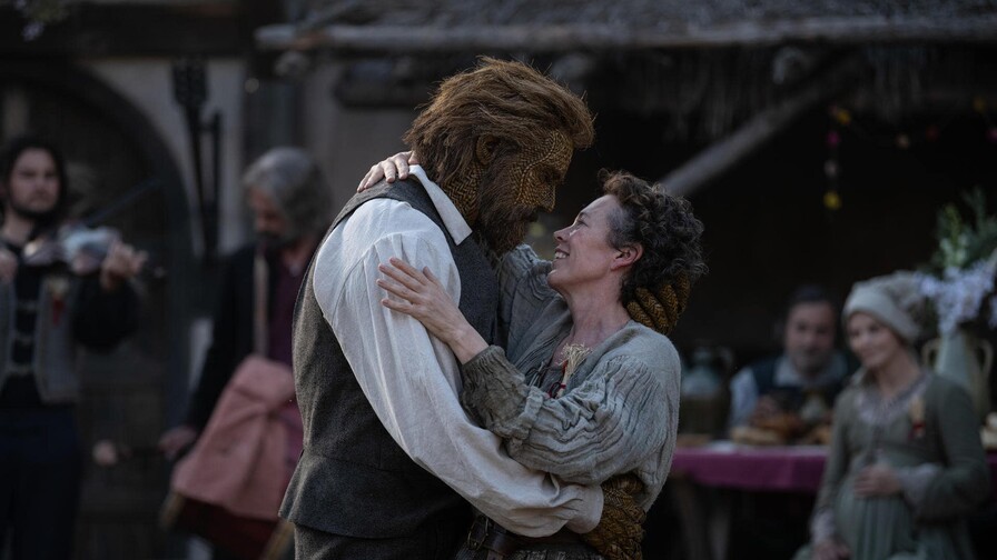 Olivia Colman y Alexander Skarsg&aring;rd son un matrimonio at&iacute;pico en la f&aacute;bula c&oacute;mica Wicker