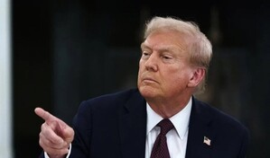 Trump dice que Francia est&aacute; en llamas y destrozado por la inmigraci&oacute;n