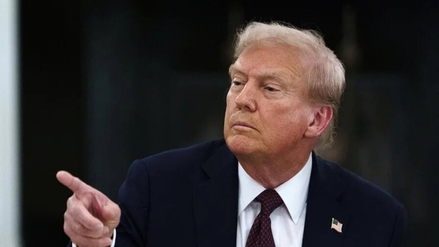 Trump dice que Francia está en llamas y destrozado por la inmigración Trump dice que Francia está en llamas y destrozado por la inmigración