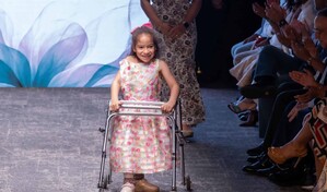 A sus siete a&ntilde;os, Mar&iacute;a Feliz vive su pasi&oacute;n por el modelaje en el Desfile por la Inclusi&oacute;n