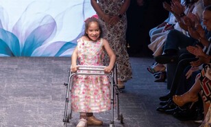 A sus siete a&ntilde;os, Mar&iacute;a Feliz vive su pasi&oacute;n por el modelaje en el Desfile por la Inclusi&oacute;n