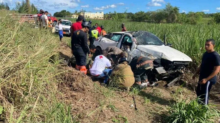 Dos jóvenes mueren tras accidente de tránsito en Higüey Dos jóvenes mueren tras accidente de tránsito en Higüey