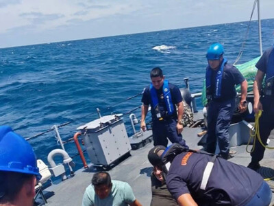Ecuador busca a 14 tripulantes tras naufragio en el Pacífico