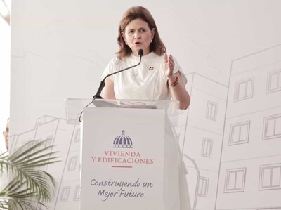 El Gobierno entrega apartamentos y escuela en Ciudad Juan Bosch
