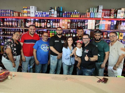 Leah Campos reúne a políticos dominicanos en colmadón de Baní