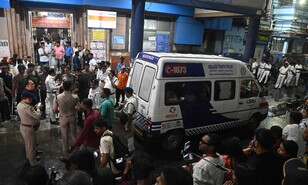 Suben a 19 los muertos en estampida durante celebraci&oacute;n religiosa hind&uacute; en India
