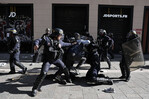 Persisten las protestas en Francia en medio de enfrentamientos con la policía Persisten las protestas en Francia en medio de enfrentamientos con la policía