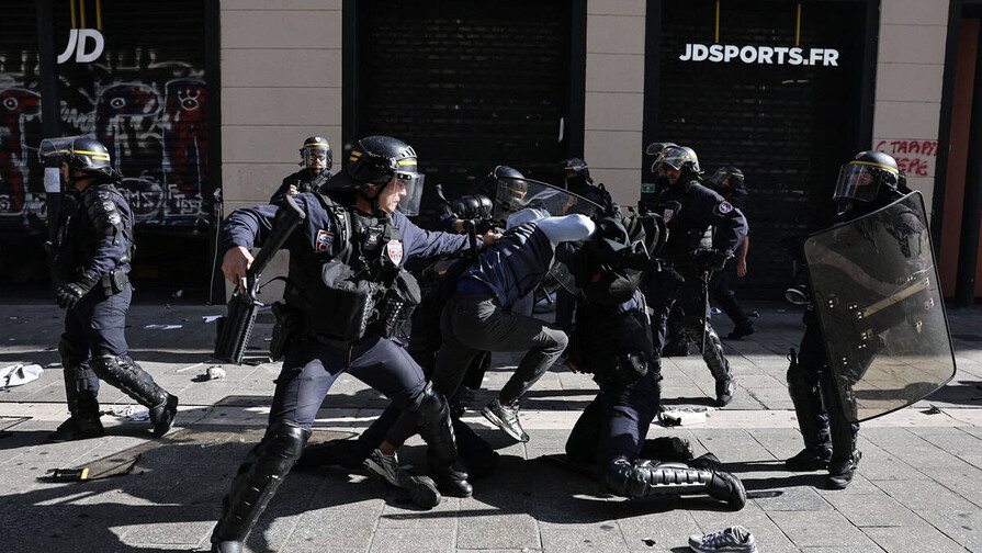 Persisten las protestas en Francia en medio de enfrentamientos con la polic&iacute;a