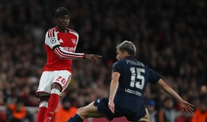 El Arsenal sufre en Nottingham pero amarra un triunfo vital para no perderle la pista al City